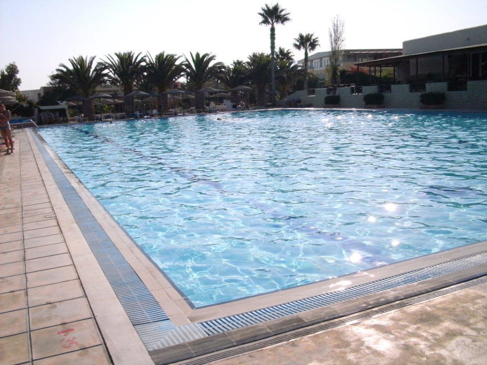 Leerer Pool Euro Village Achilleas Hotel