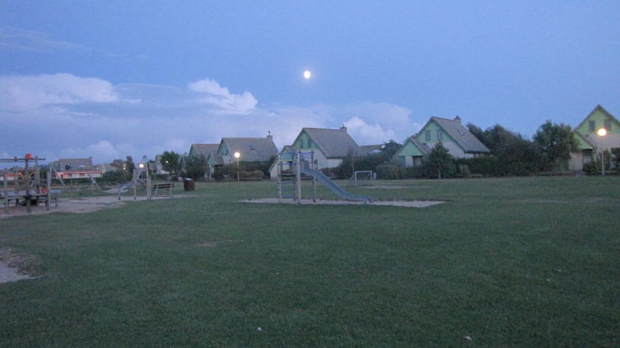 Vom Spielplatz aus gesehen Strandslag Juliana