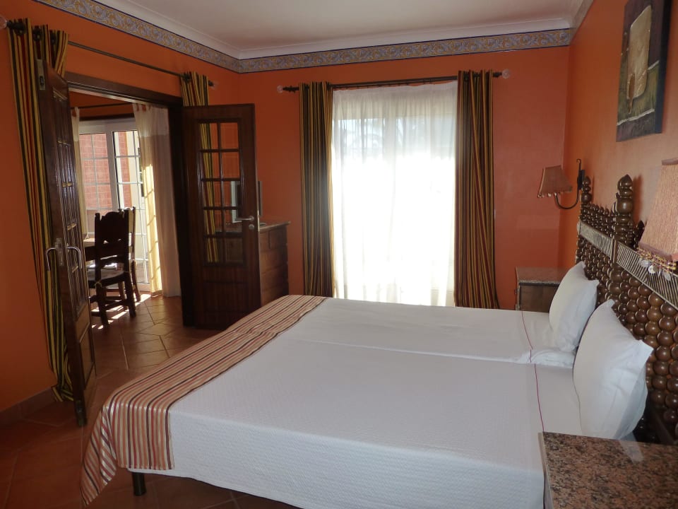 Schlafzimmer vom Bad aus  Quinta do Mar - Country & Sea Village