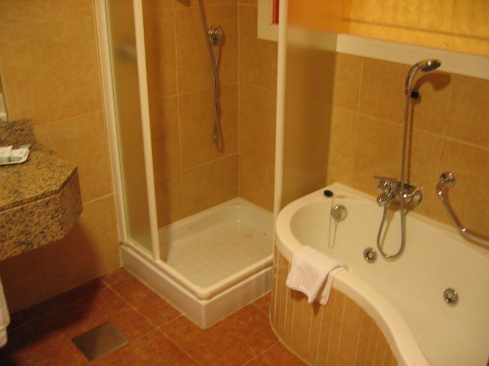 Badezimmer Junior Suite Nr. 119 Universal Hotel Neptuno - Adults Only