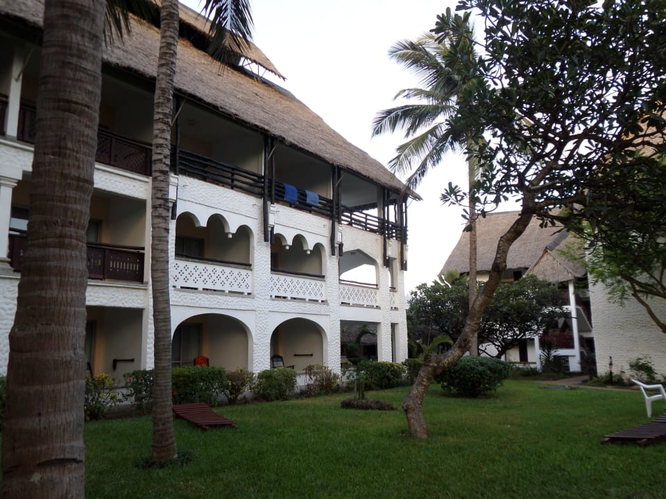 3 Stockwerke mit jeweils 10 Zimmern Hotel Southern Palms Beach Resort