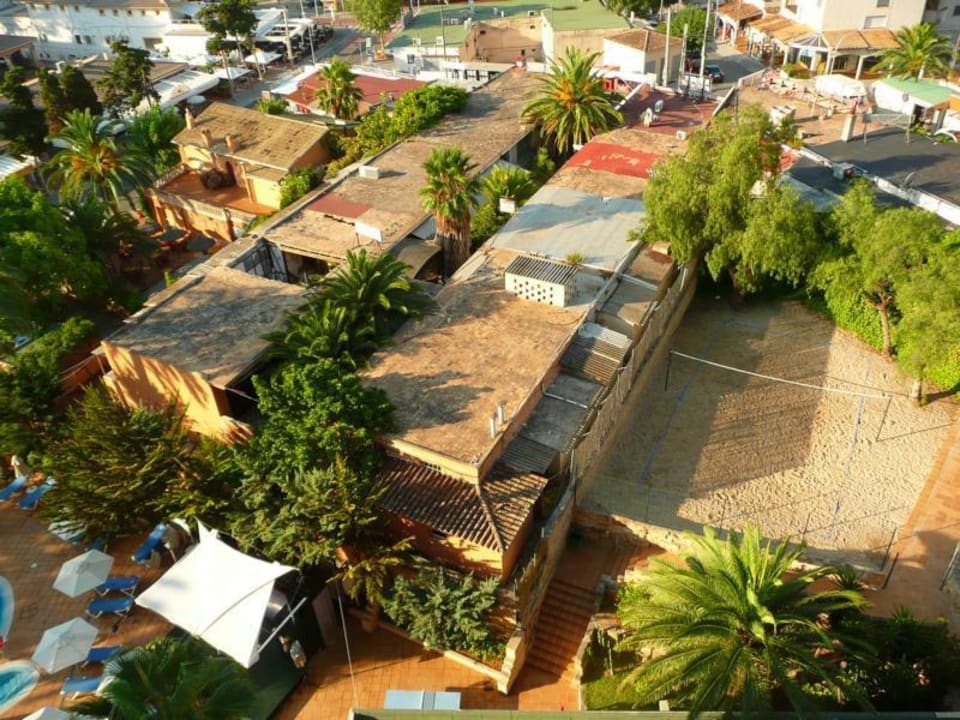 Blick vom Hotelbalkon auf verlassenes Einkaufszentrum Valentin Reina Paguera