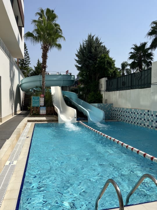 Zimmer Port Side Resort Hotel