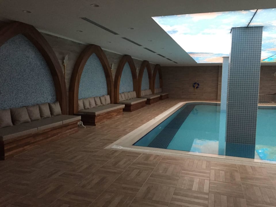 Schwimmbad. Mary Hotel Side