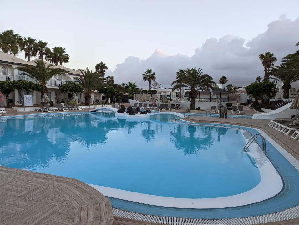 Pool H10 Ocean Suites