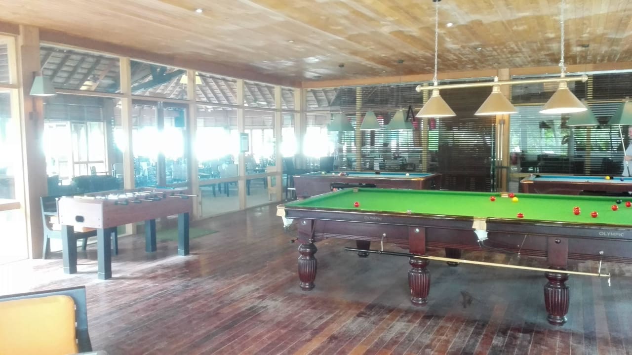 Billard und Tischkicker Meeru Maldives Resort Island