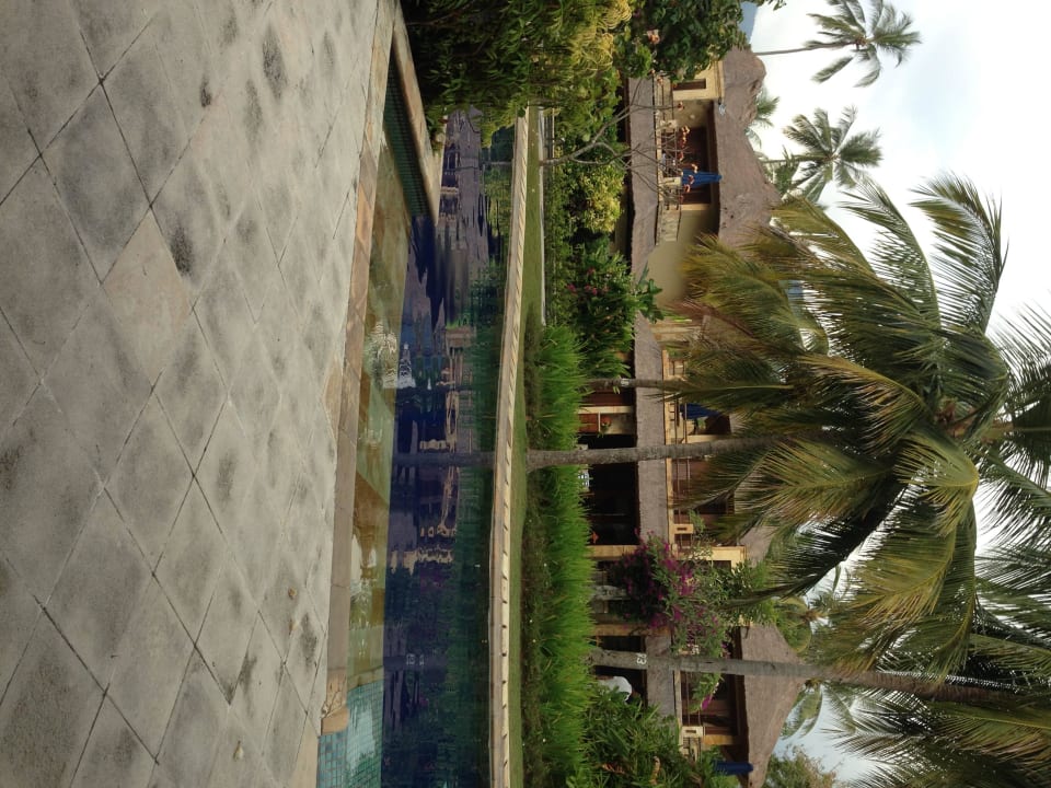 Suiteb rund um den großen Pool Pool Villa Club