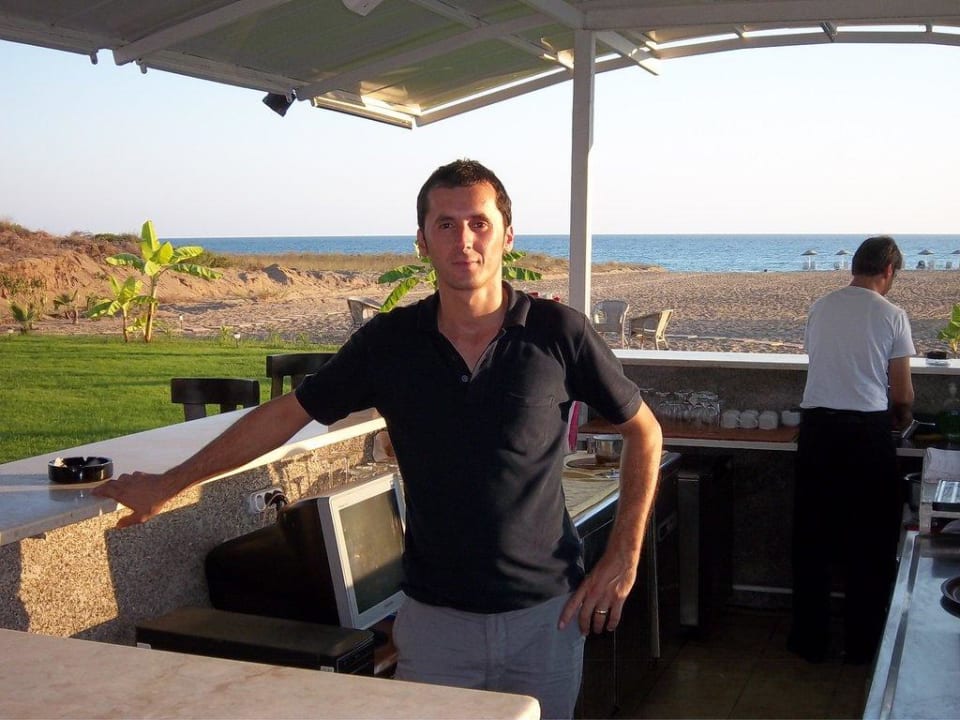 Manager Murat in der Poolbar Skys Hotel