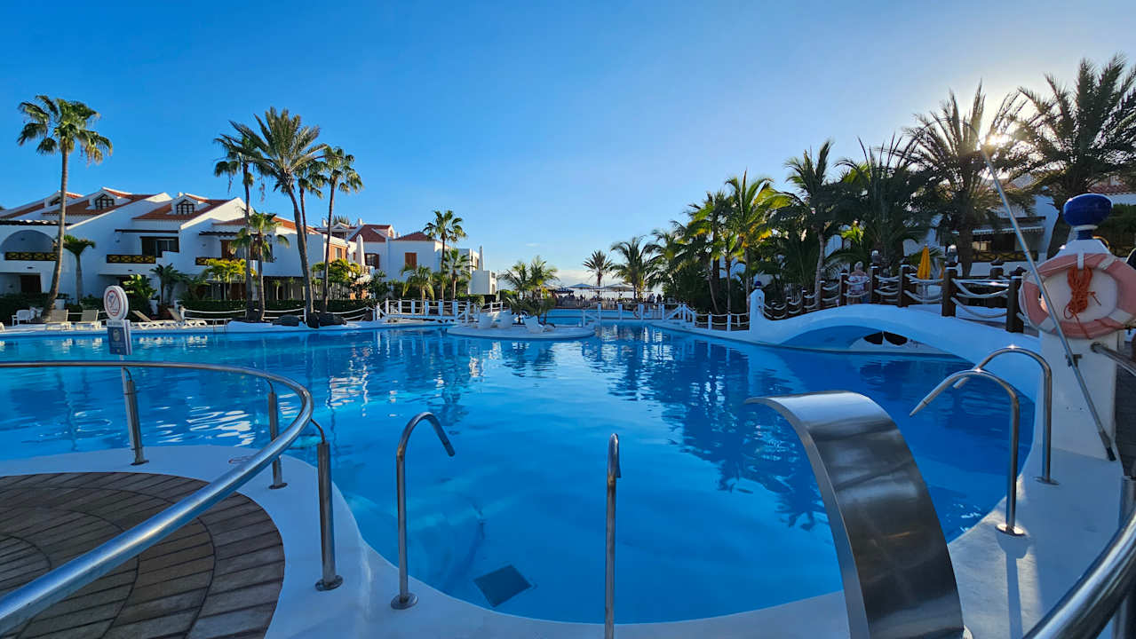 Pool Parque Santiago III Official