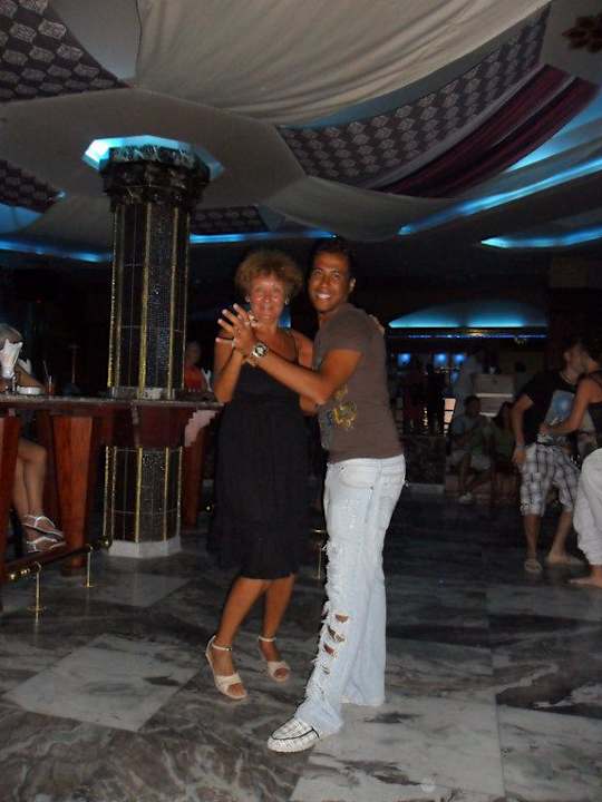 Прощальный вечер танцев, мама и Читос Pickalbatros Alf Leila Wa Leila Resort - Neverland Hurghada