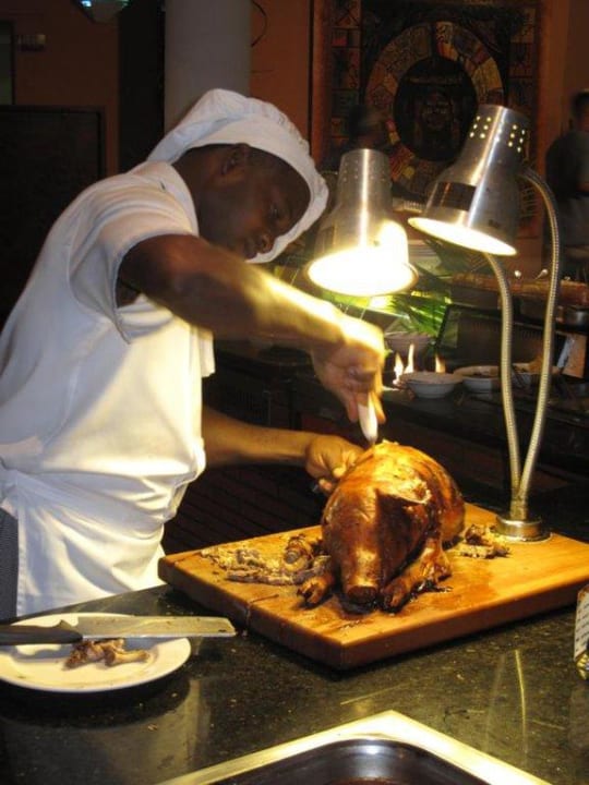 Spanferkel im Büffet Restaurant Catalonia Punta Cana - All Inclusive