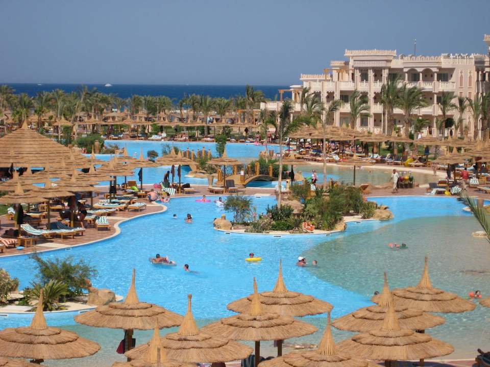 Übersicht über die Poolanlage Pickalbatros Palace Resort