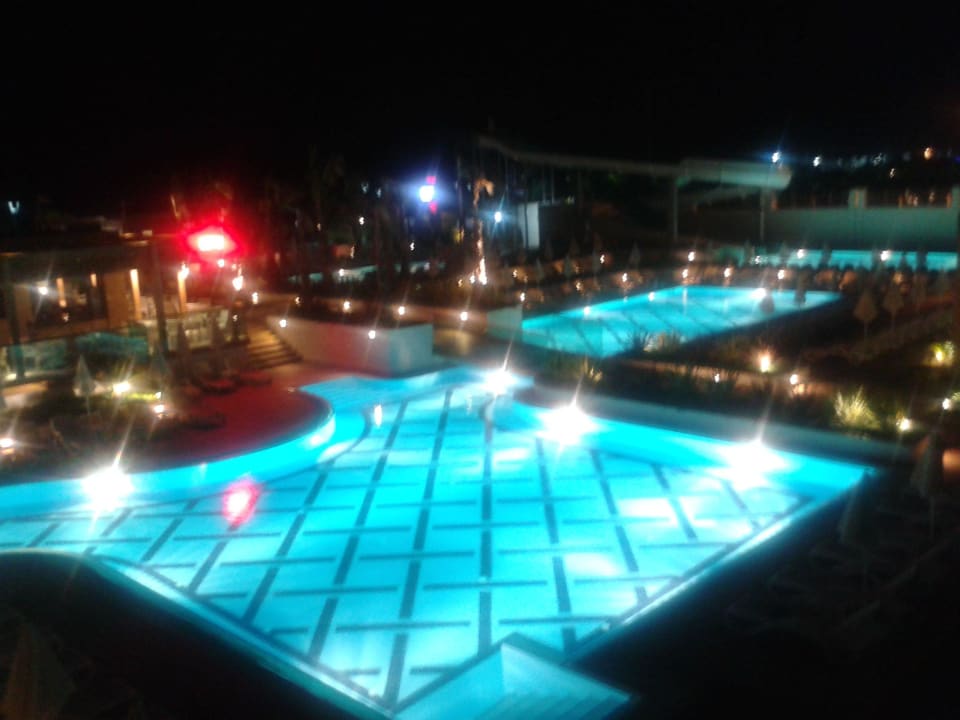 Pools & Poolbar bei Nacht Sentido Trendy Verbena Beach