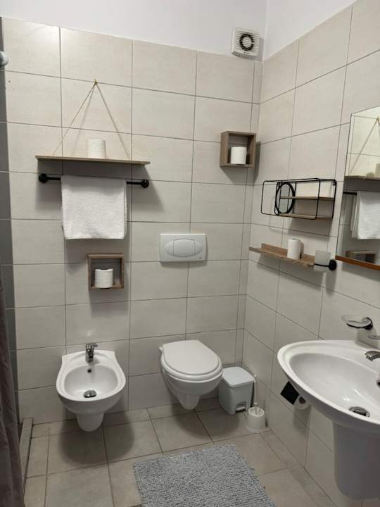 Sonstiges Kalpazo Home Tirana Aviation