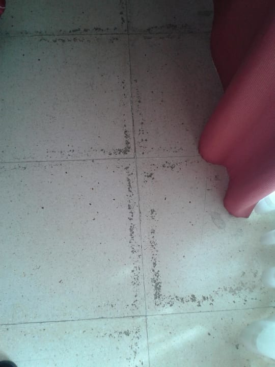 Kaputte Fliesen Hotel Surf Mar