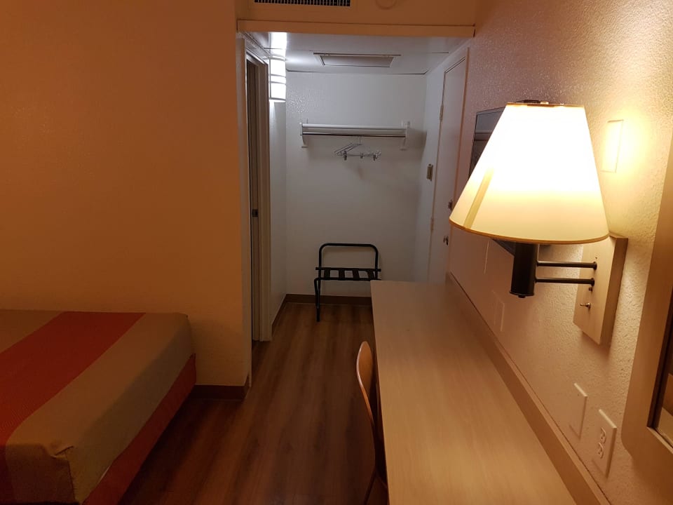 Inventar Motel 6 Mojave