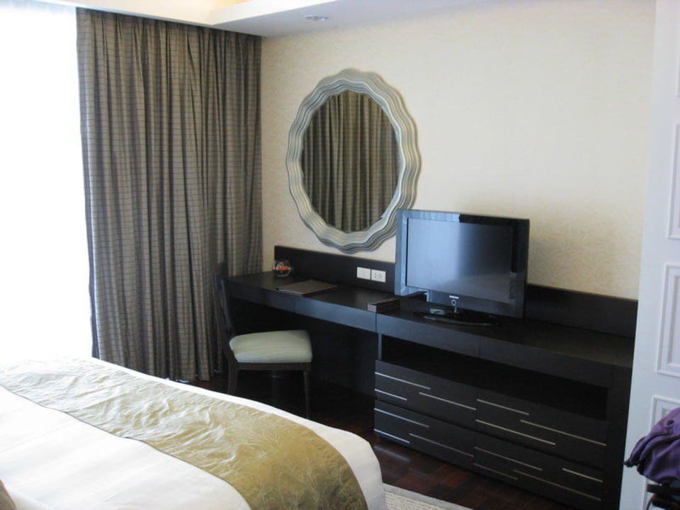 Fernseher im Schlafzimmer Dusit Suites Hotel Ratchadamri, Bangkok