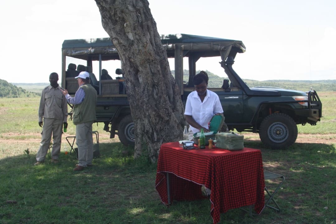 Picknick im Busch Neptune Mara Rianta Luxury Camp