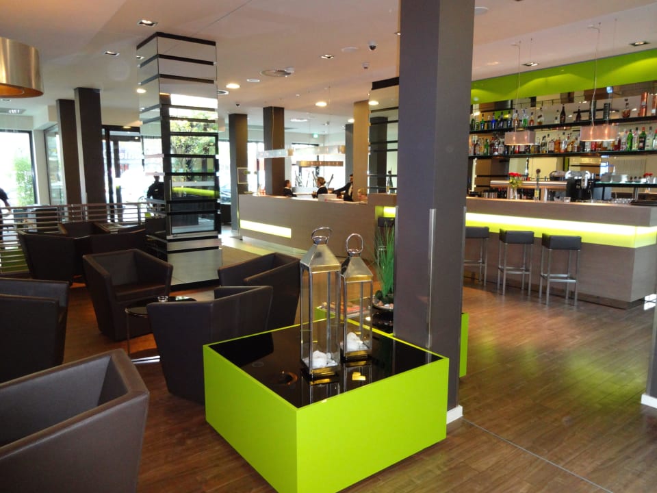 Rezeption/Lobby/Eingang Holiday Inn - the niu, Fusion Hamburg St. Georg