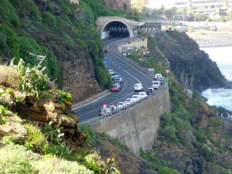Parkmöglichkeiten am Tunnel Melia Costa Atlantis Tenerife