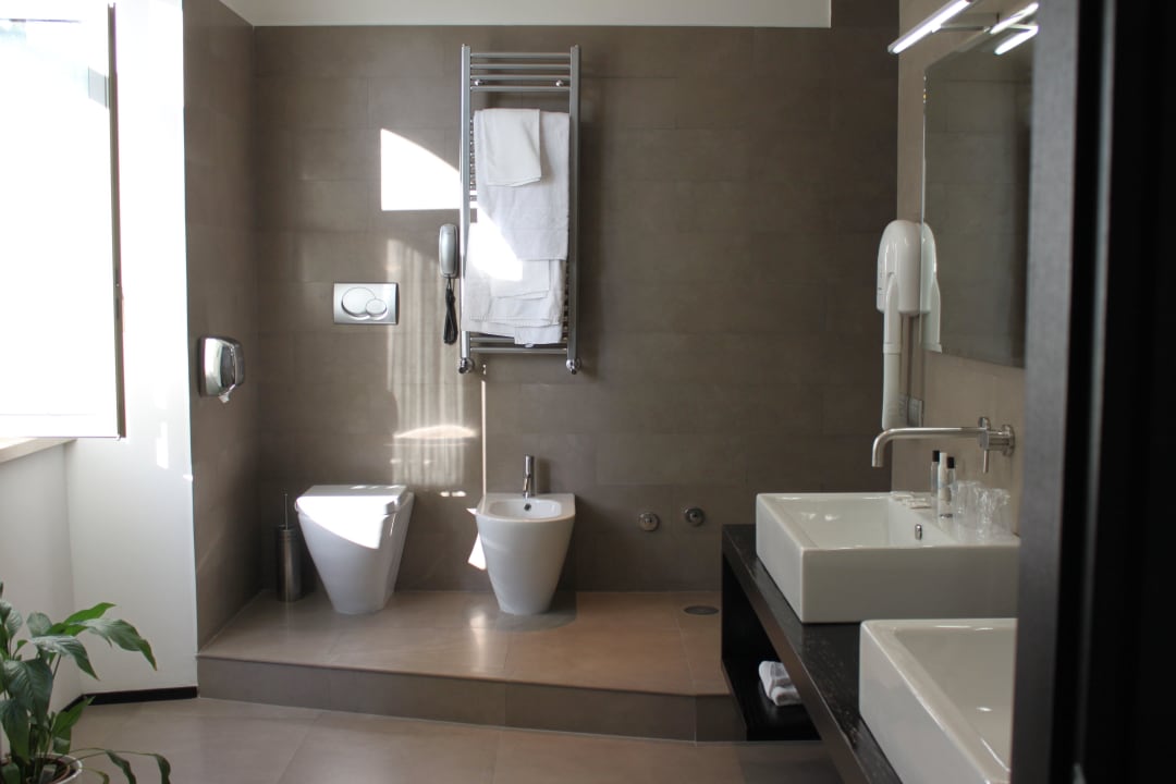 Огромная уборная Hotel Excel Roma Montemario