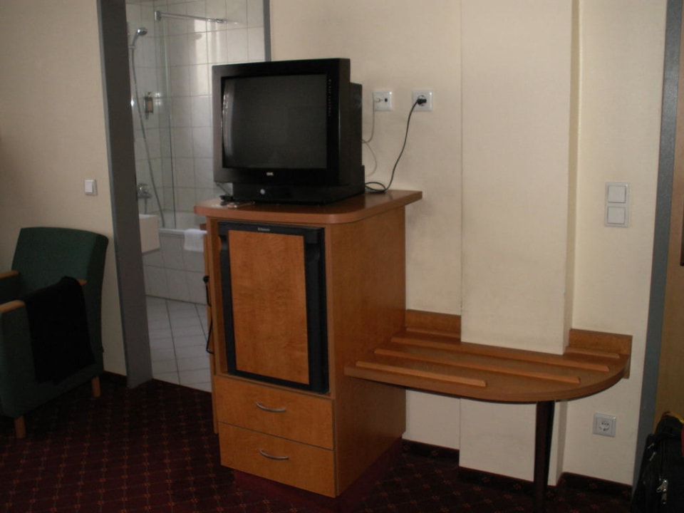Kühlschrank und Fernseher Garner Hotel Hamburg - Wandsbek Marktplatz