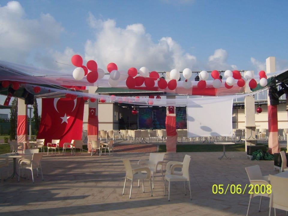 Disco Saturn Palace Resort Hotel