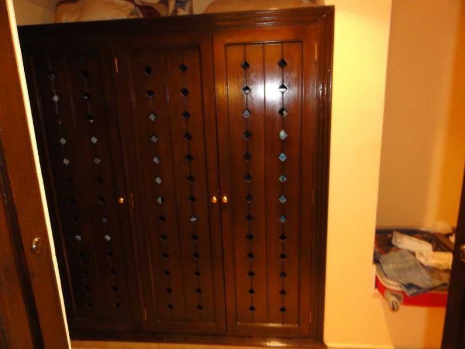 Zimmerschrank, na ja Jaz Makadi Saraya Resort