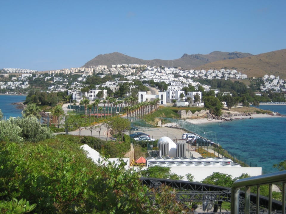 Blick auf die Zufahrt Xanadu Island Hotel