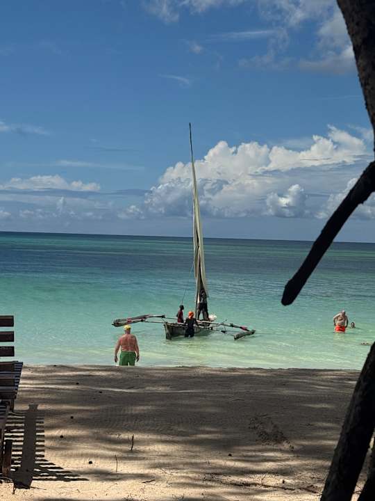 Strand Bluebay Beach Resort & Spa