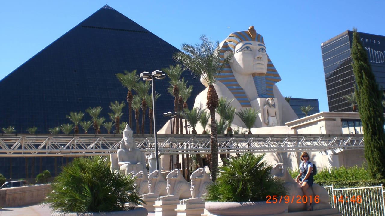 Blick von außen Luxor Hotel & Casino