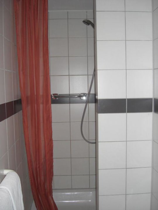 Die Dusche im kleinen Bad Ringhotel Altstadt