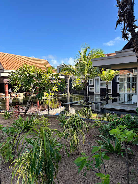 Außenansicht Crystals Beach Resort Belle Mare, a member of Radisson Individuals