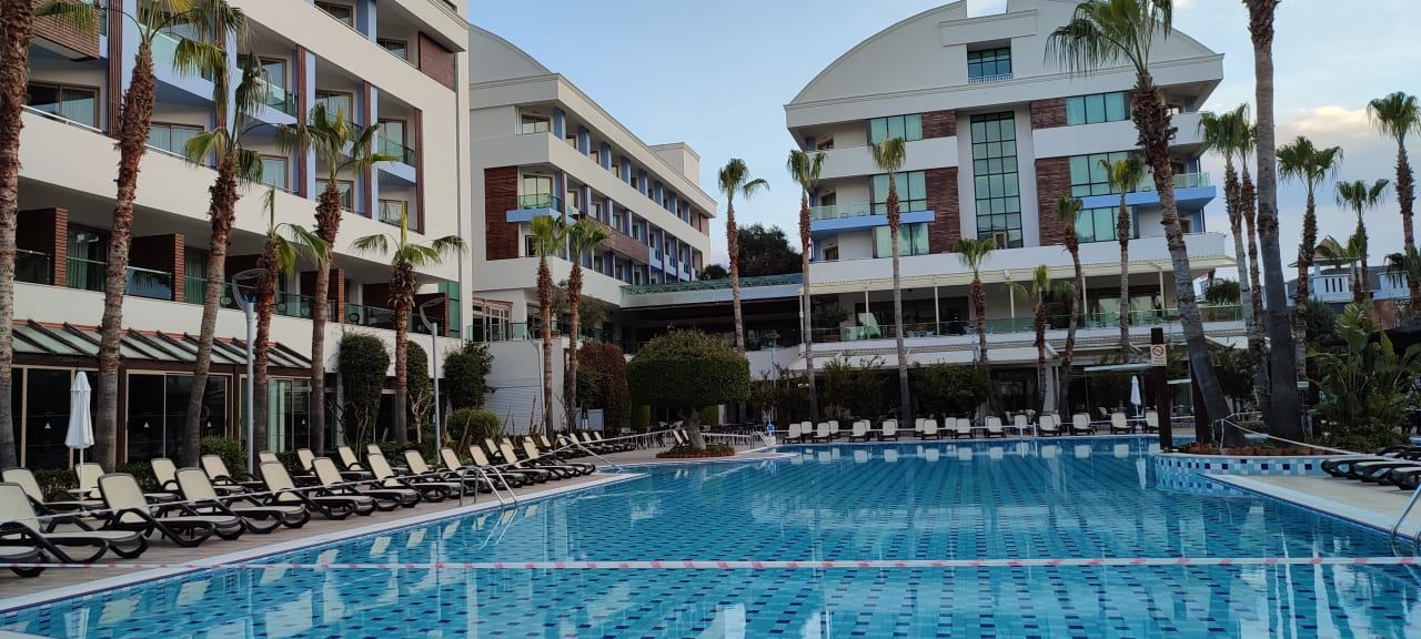 Pool Port Side Resort Hotel