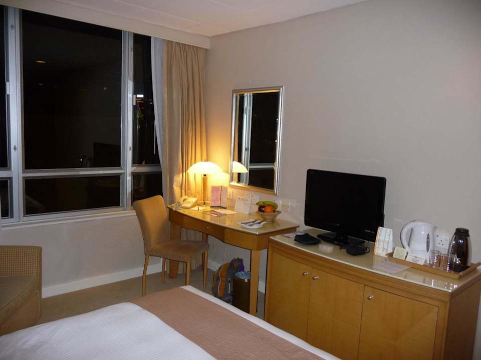TV, Fridge, Tea-/Coffeemaker, Schreibfläche The Salisbury - YMCA of Hong Kong