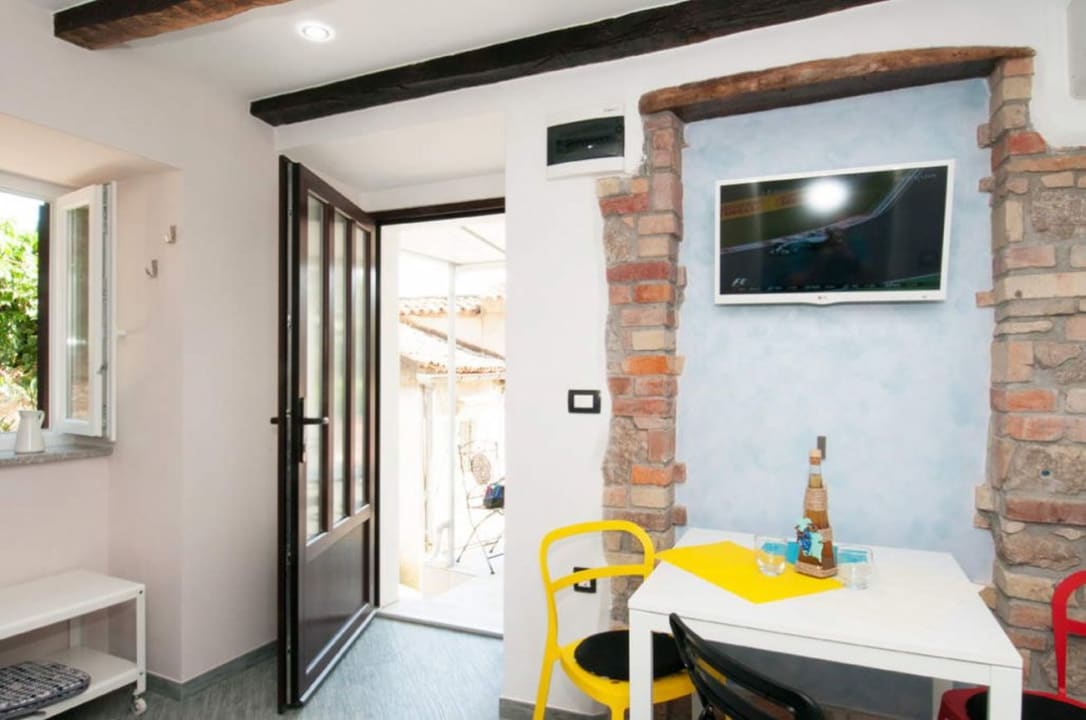 Lobby Apartments Monika