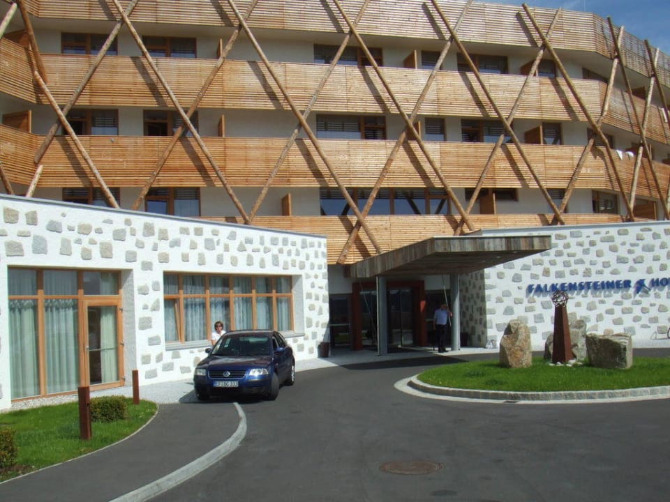 Zufahrt zum Hotel Falkensteiner Hotel Bad Leonfelden