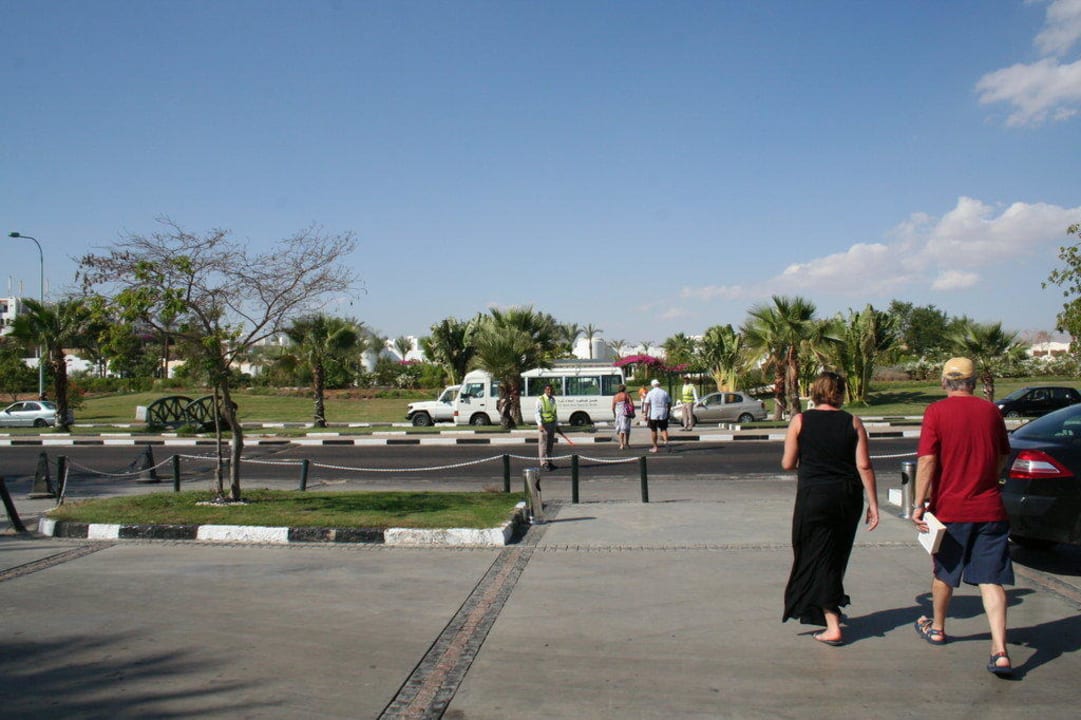 Weg über die Strasse Novotel Sharm El Sheikh