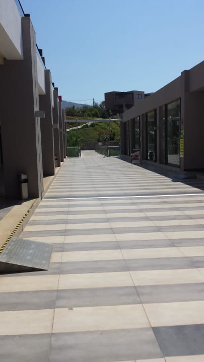 Einkaufsstraße im Hotel Atlantica Mikri Poli Crete