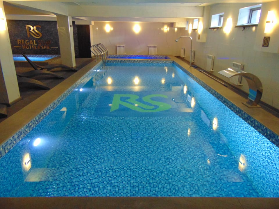 Pool Wyndham Garden Tashkent