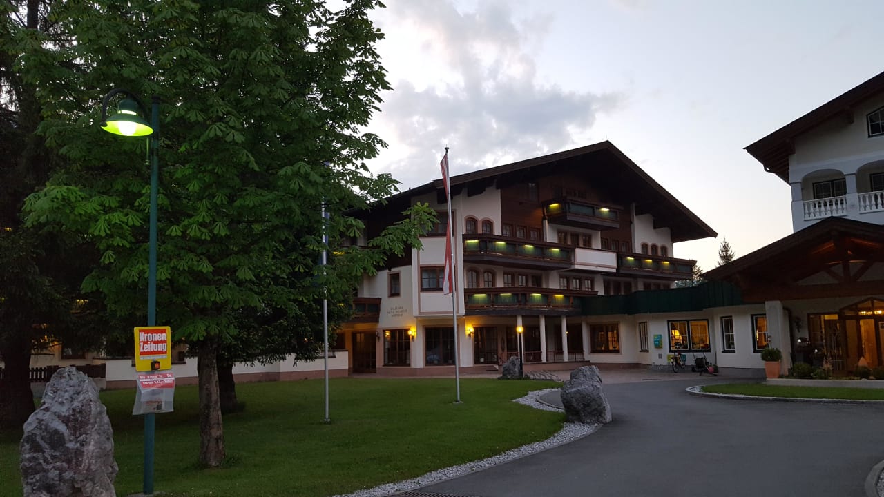 Hotel Eingang  Hotel Bad Hochmoos