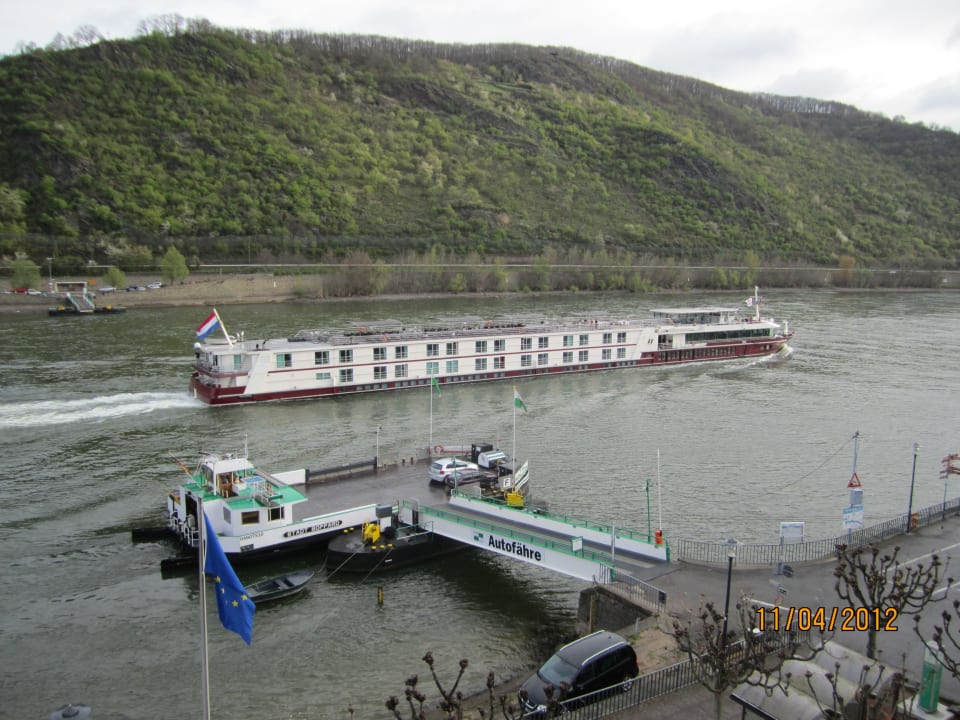 Balkonausblick  Flussaufwärts Rheinhotel Lilie