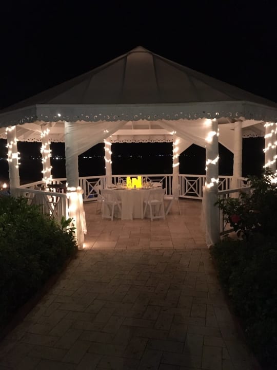 Gastro Sea Breeze Beach House - All Inclusive