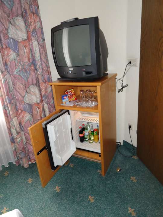 TV und Minibar Best Western Ambassador Hotel