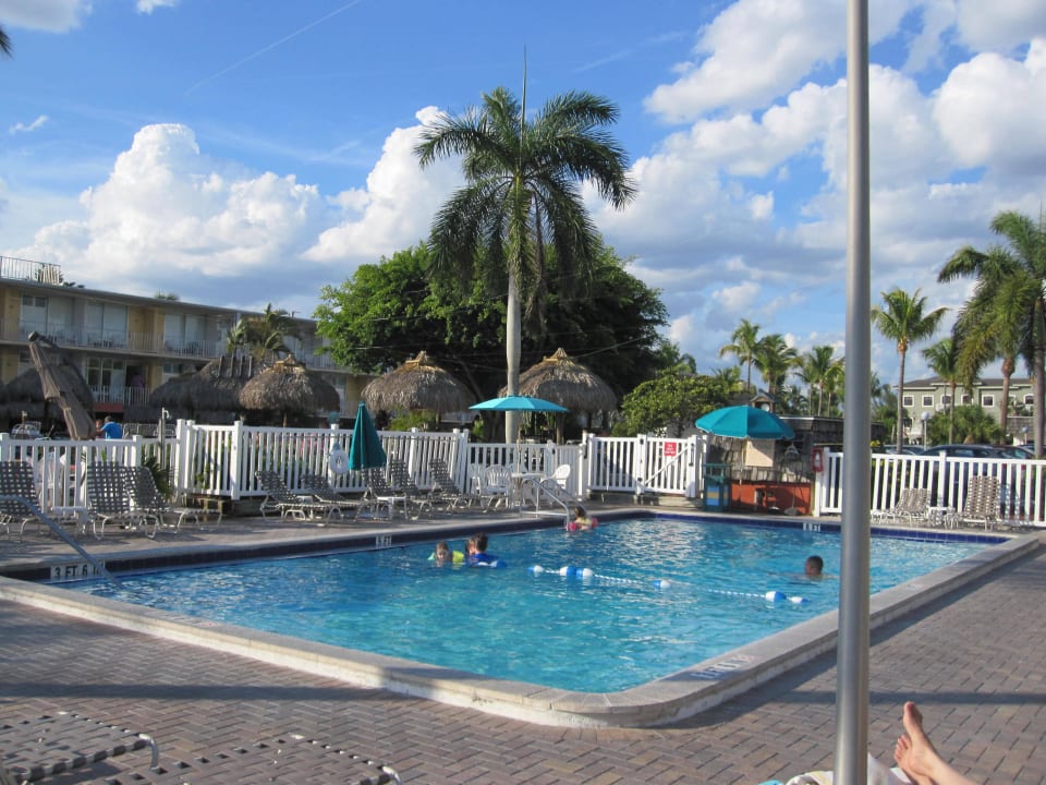 Kleiner Pool Hotel Outrigger Beach Resort