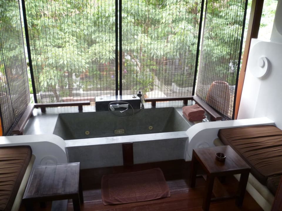 Terrasse mit Jacuzzi Pavilion Samui Villas & Resort