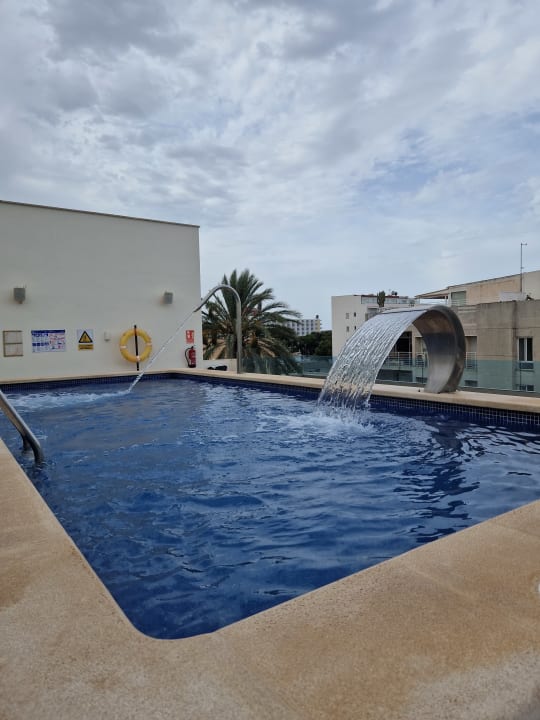 Pool Metropolitan JUKA Playa Aparthotel