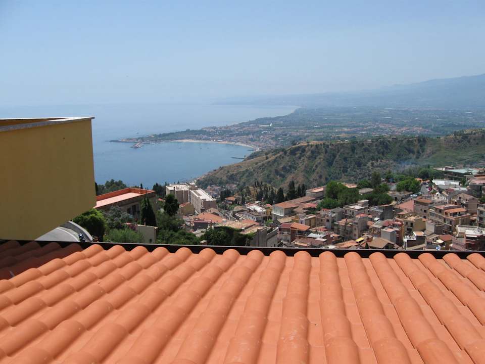 Blick auf Taormina und Giardini Naxos B&B Villa Barone