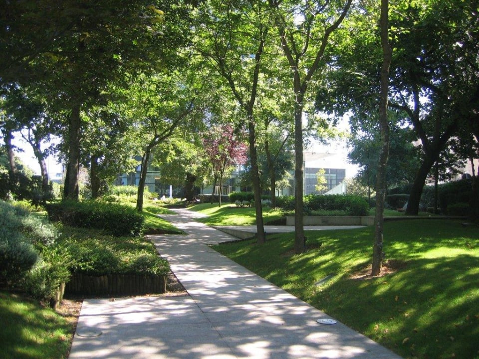 Hotelowy ogród Sheraton Porto Hotel & Spa