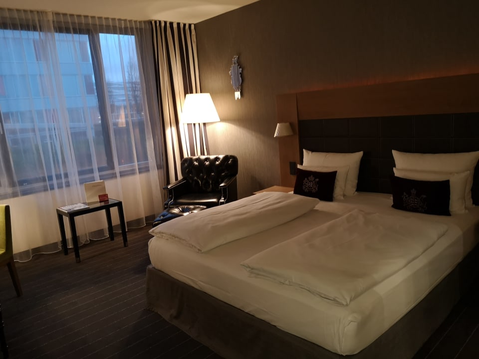 Zimmer Mövenpick Hotel Stuttgart Airport